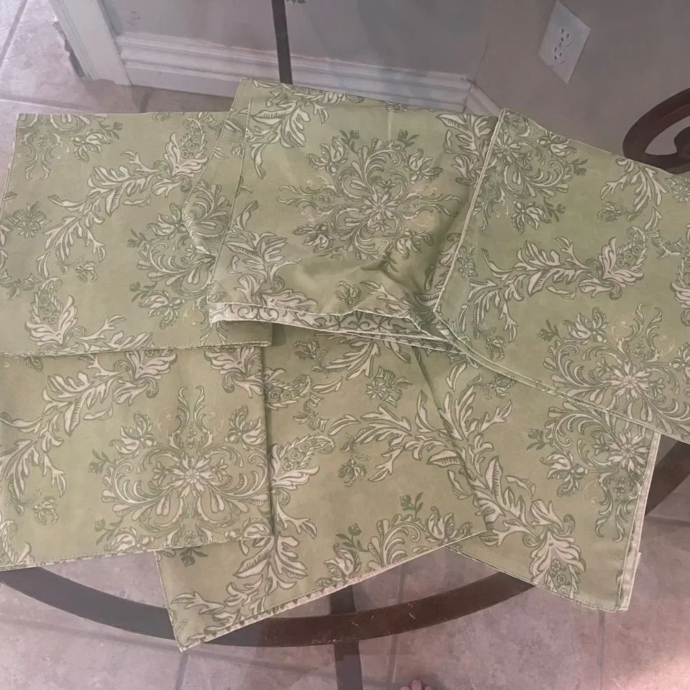 Green Floral Napkins Set